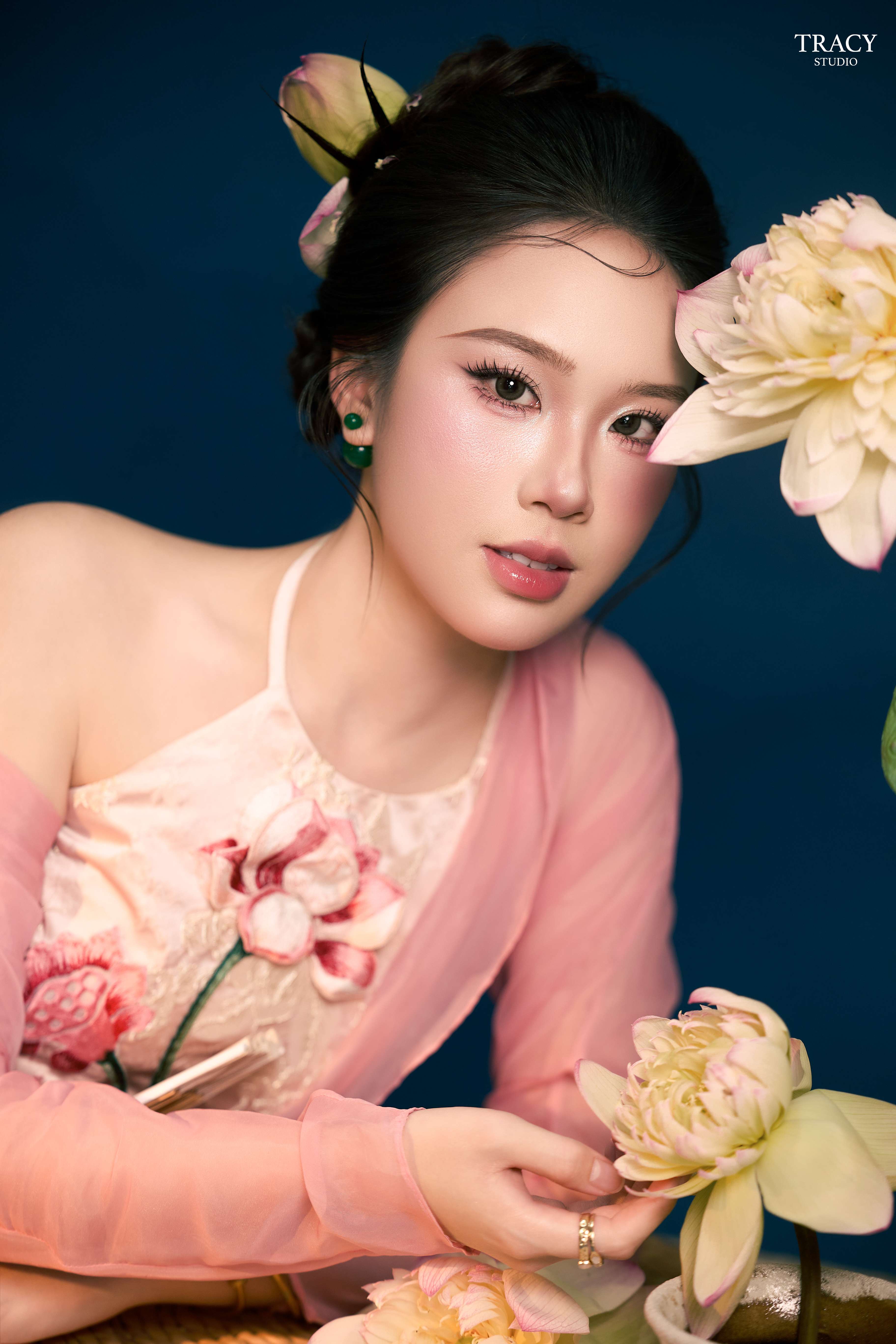 frontend/img/gallery/concept-sen/tracy-studio-chup-concept-sen-van-nguyen (2).jpg